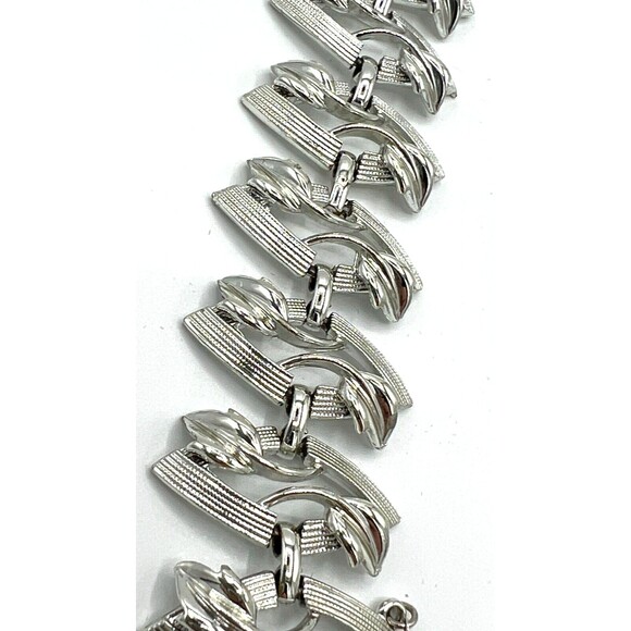 Vintage Bracelet Signed CORO‎ Silvertone Security Clasp and Chain Extender - Picture 10 of 11